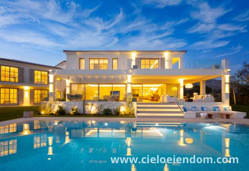 Villa - Brukt bolig - Marbella - Nueva Andalucía